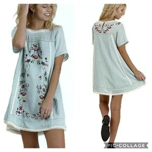 Umgee embroidered dress with lace trim